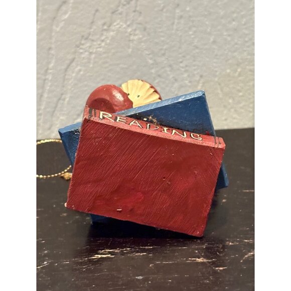 Kurt Adler Hole In The Wall Gang Christmas Mouse Reading Ornament On Books Apple - Picture 6 of 6